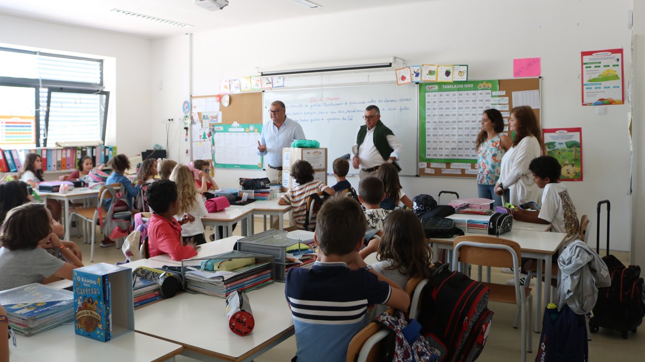 Presidente Pedro Matias visita escolas no Dia da Criança